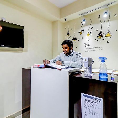Hotel O Rs Hotels Near Pitampura Metro Delhi  Eksteriør billede
