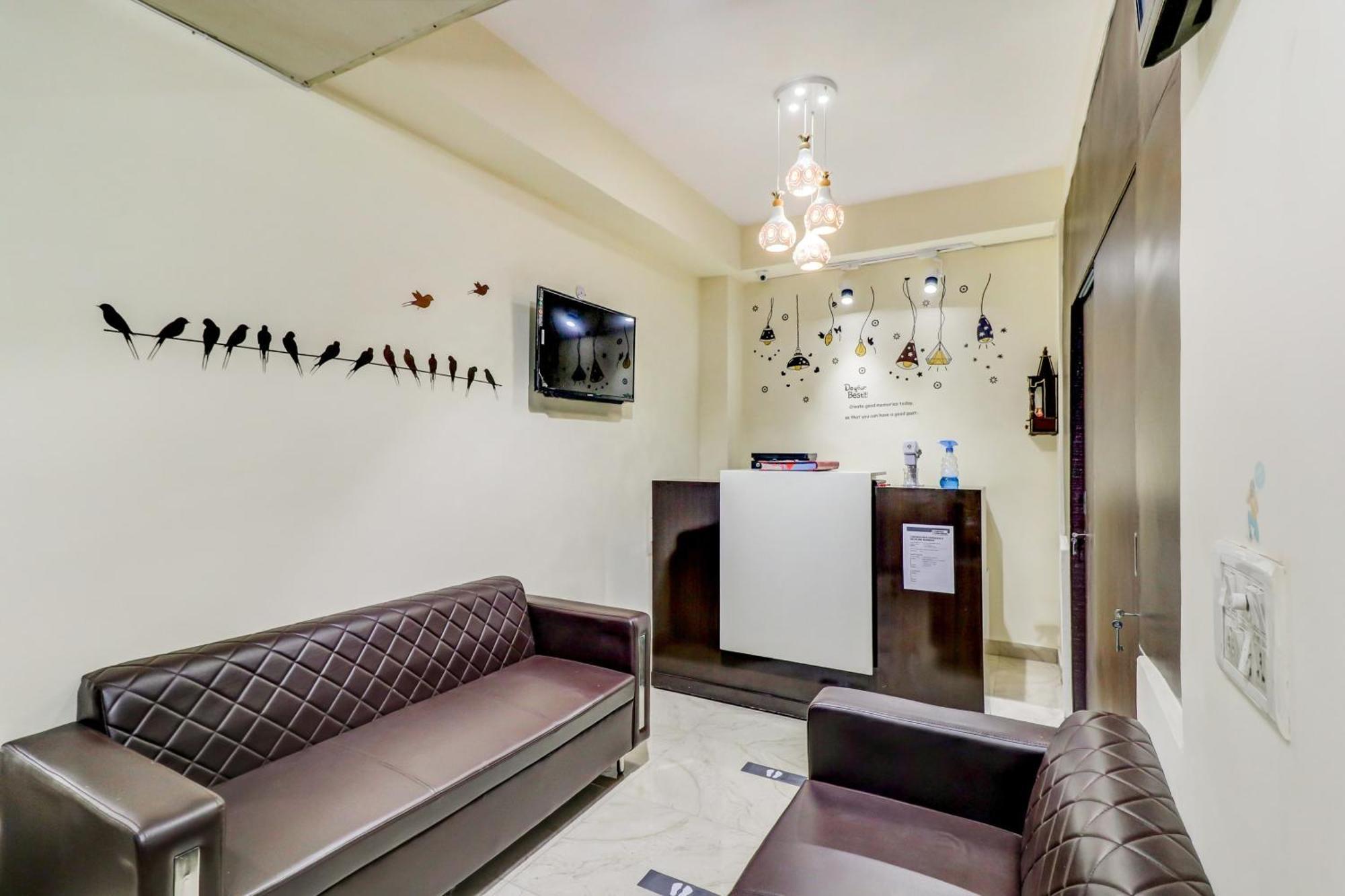 Hotel O Rs Hotels Near Pitampura Metro Delhi  Eksteriør billede