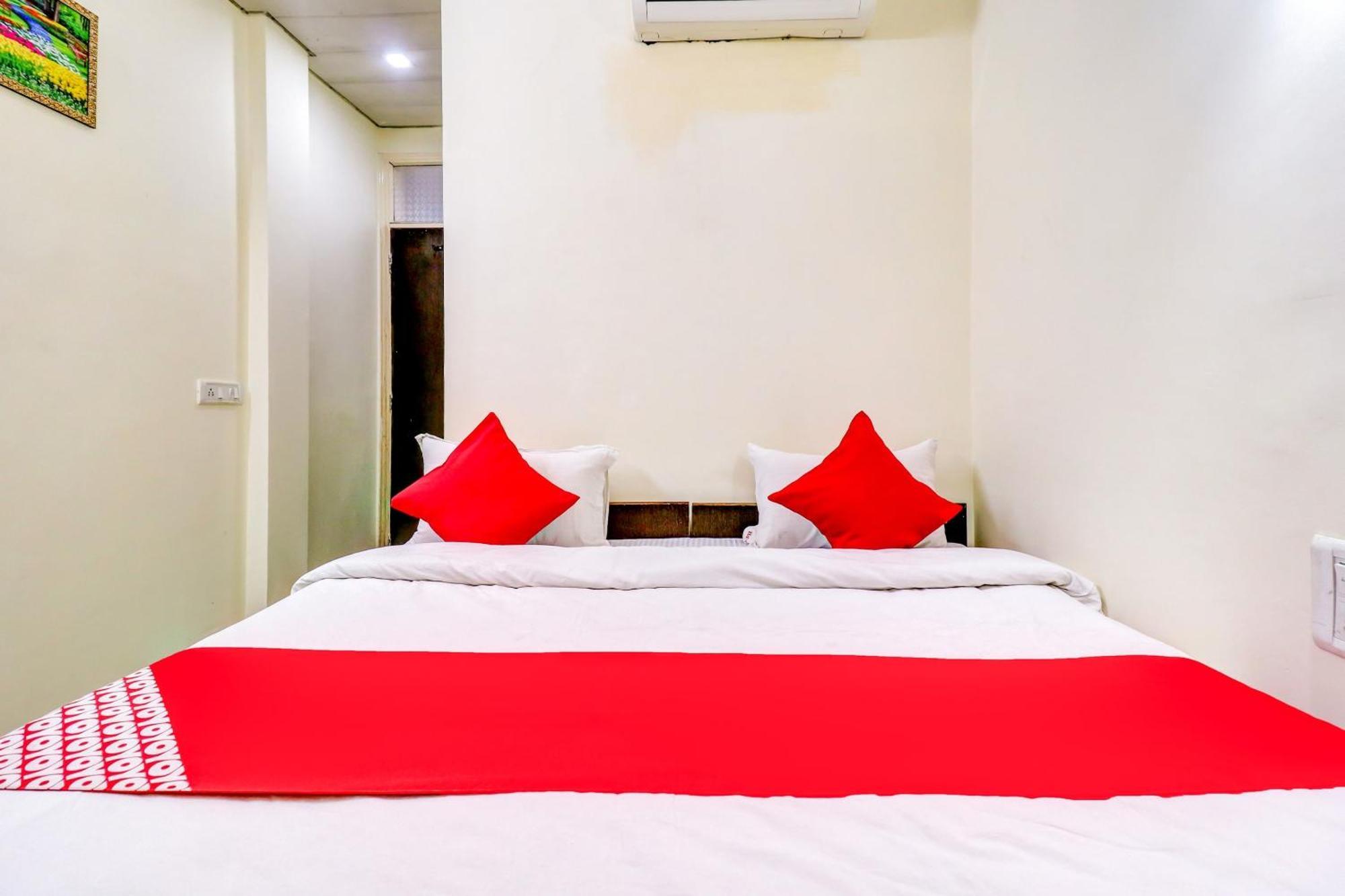 Hotel O Rs Hotels Near Pitampura Metro Delhi  Eksteriør billede