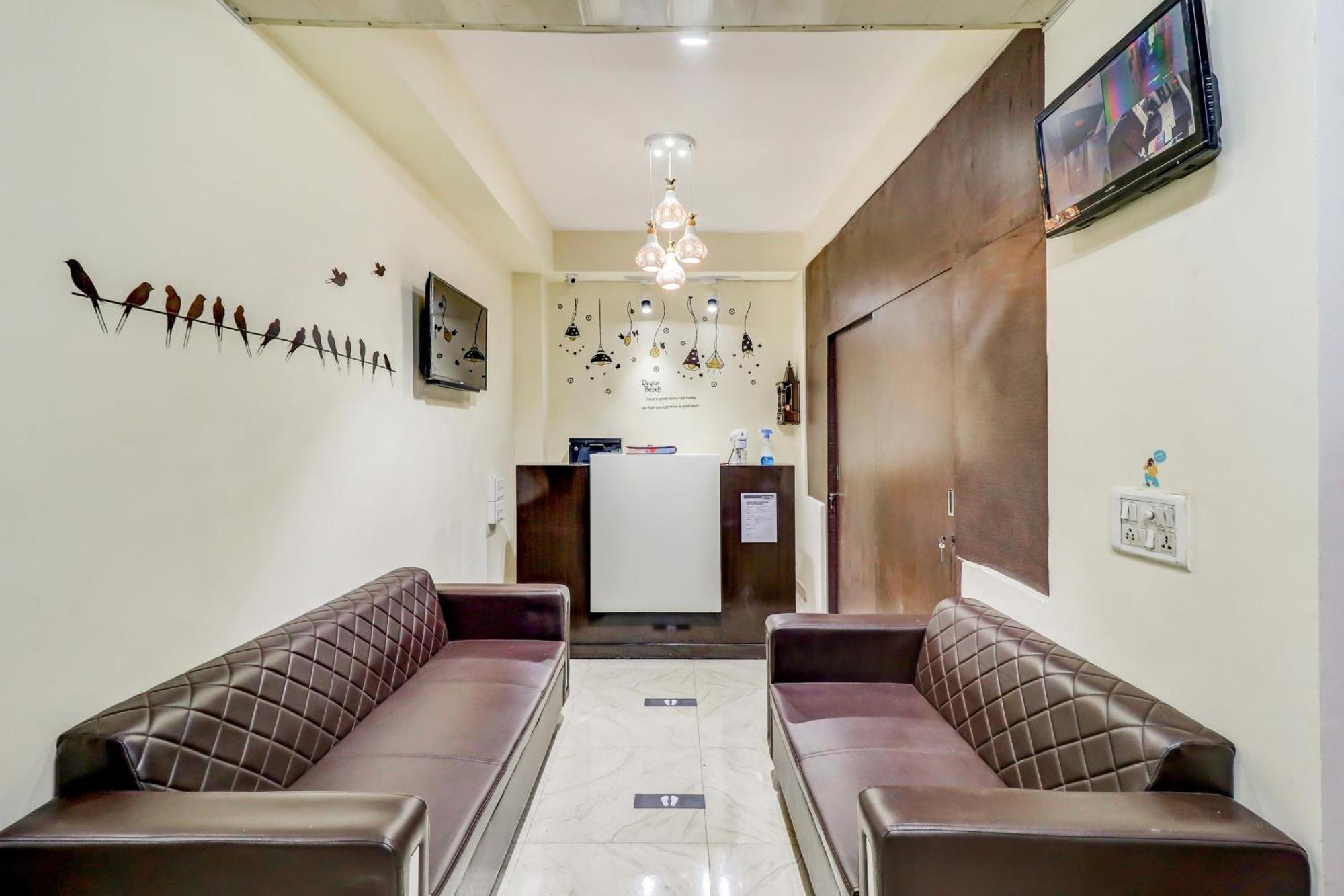 Hotel O Rs Hotels Near Pitampura Metro Delhi  Eksteriør billede